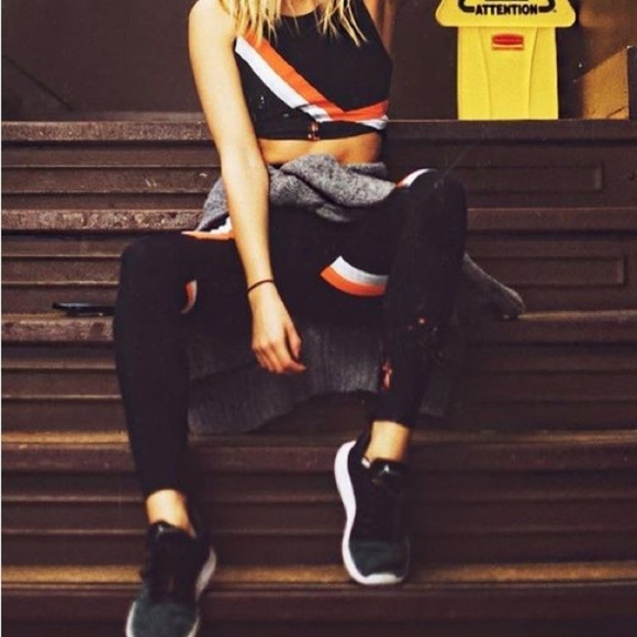 Sweaty Betty The Zero Gravity Leggings Black and Orange - Picture 2 of 16